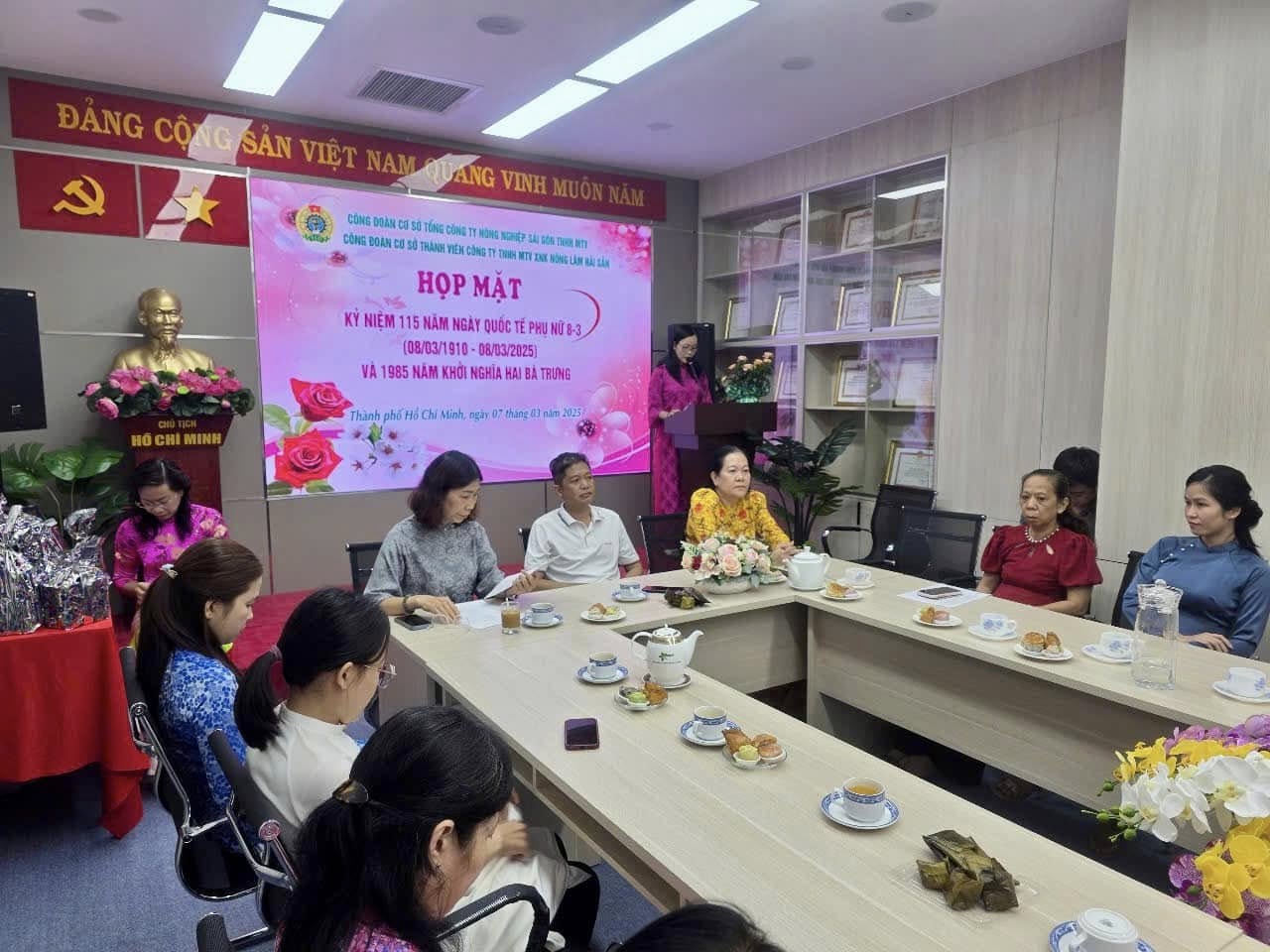 Họp mặt nhân ngày Quốc tế Phụ nữ 08/3/2025