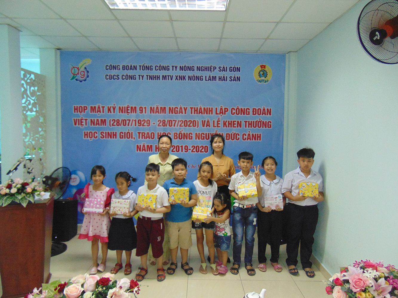 Lễ khen thưởng học sinh giỏi và trao học bỗng Nguyễn Đức Cảnh năm 2020